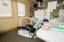 Missing a Tooth? Here’s How to Choose Between Implants, Bridges, and Dentures